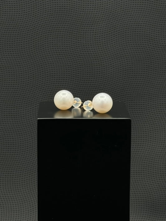 Cultured, South Sea, pearl earrings, exhibited on black box, white, stud style, sound reflection, 11mm, 18k white gold.