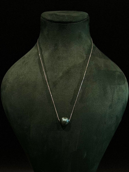Cultured, Tahitian, Single Pearl, exhibited on green suede, sharp reflection, 18k chain