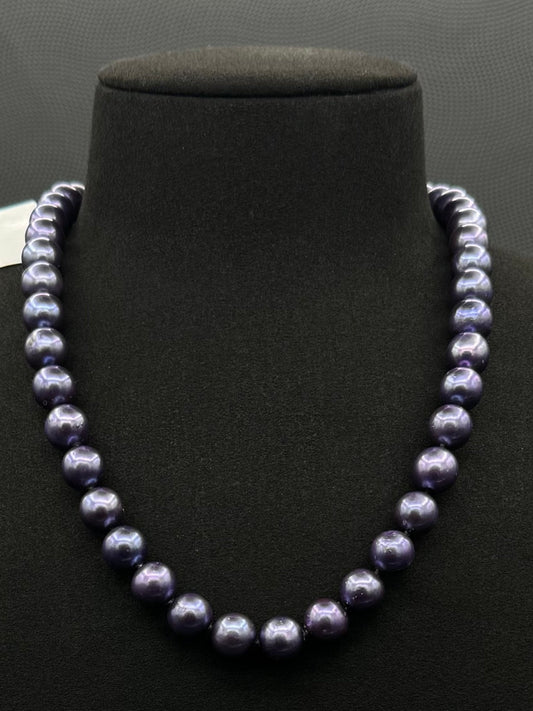 Cultured, Tahitian purple pearl strand necklace, exhibited on black suede, excellent reflection, 9.5-10mm, 17.5", white gold clasp.
