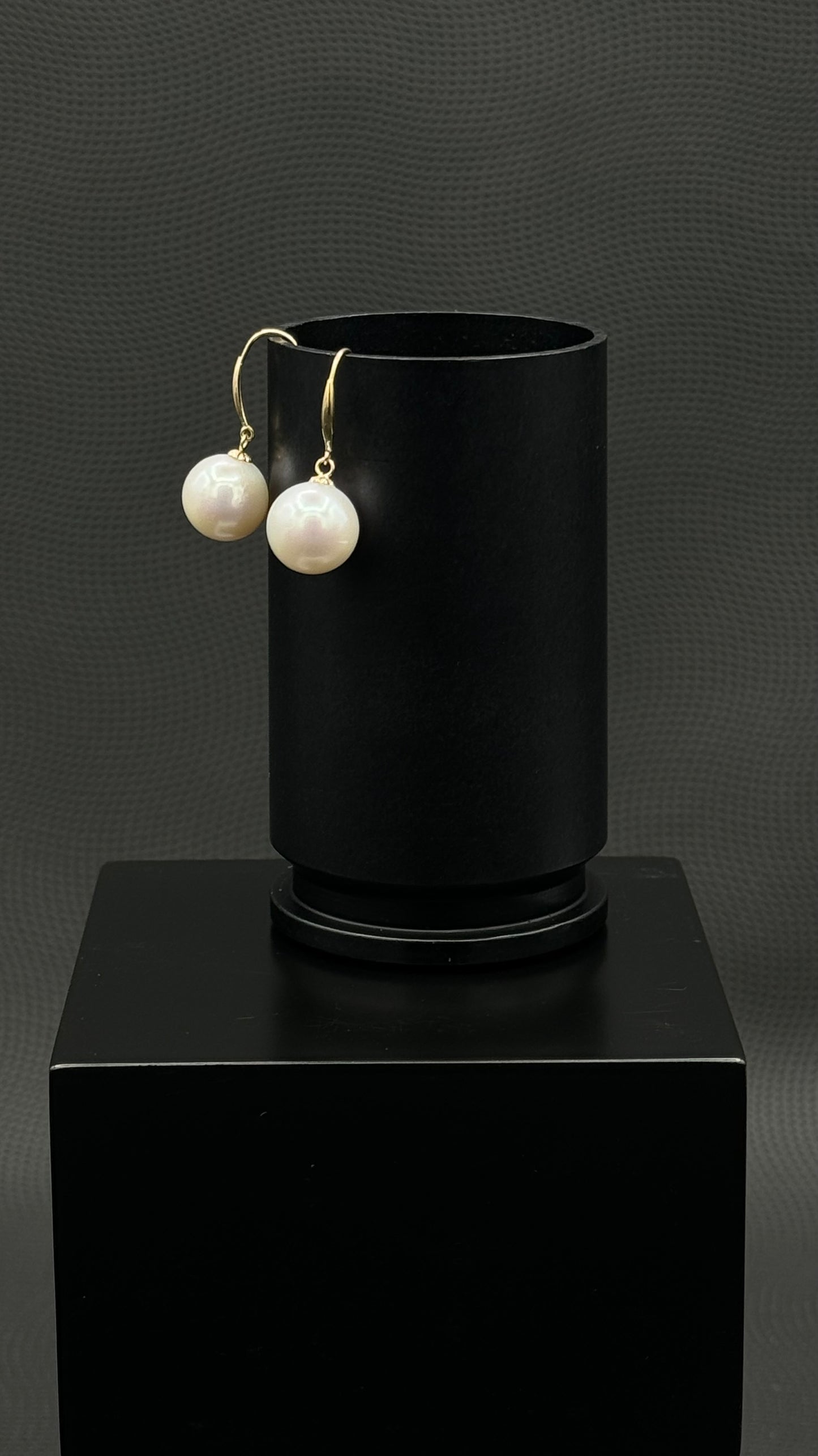 Cultured, South Sea, pearl earrings, exhibited on black box, drop style, white, sound reflection, 10-11mm, 18k yellow gold.