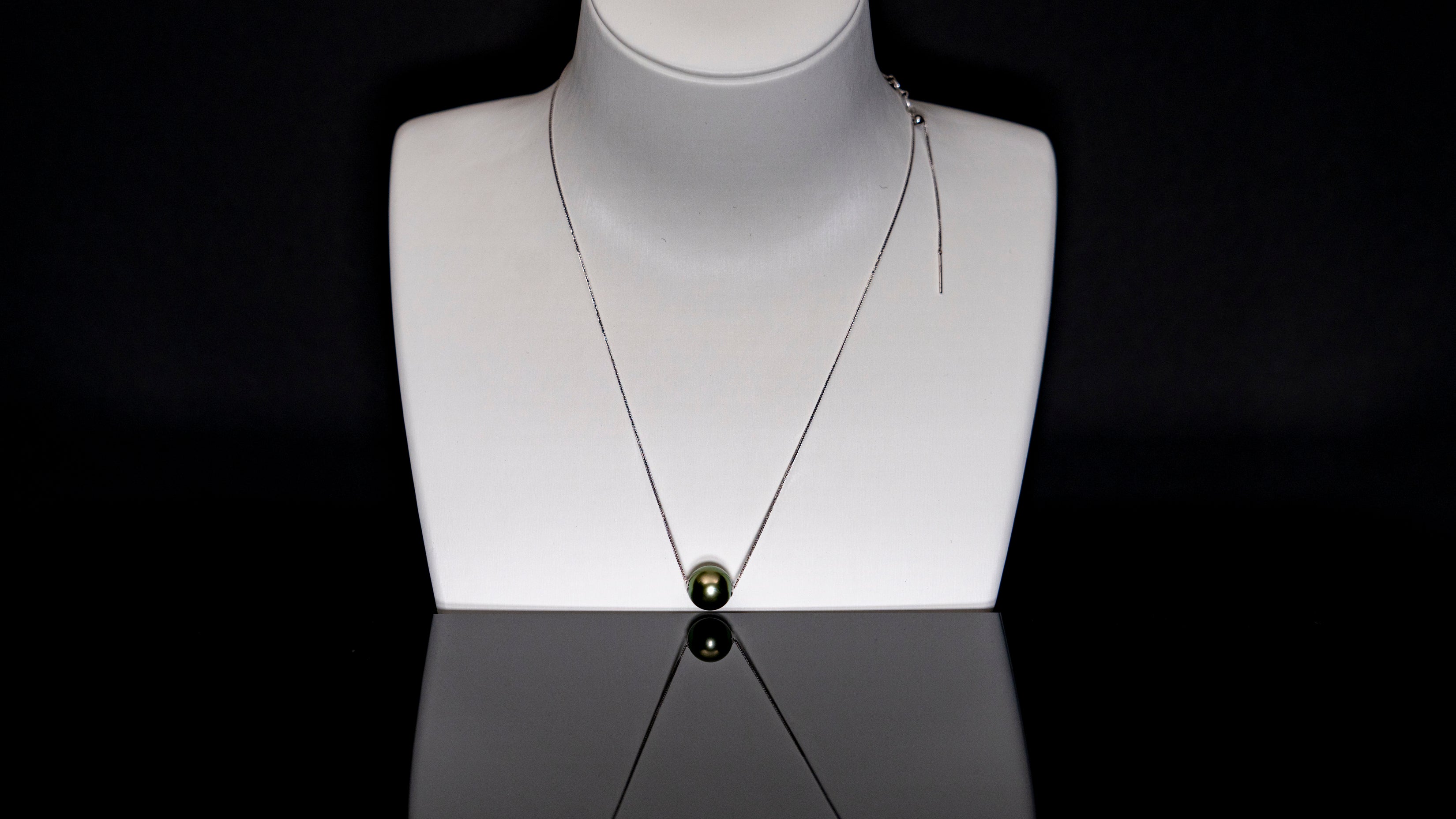 18" Single-South Sea Pistachio Necklace | TOP Grade | 18K Chain [n06]