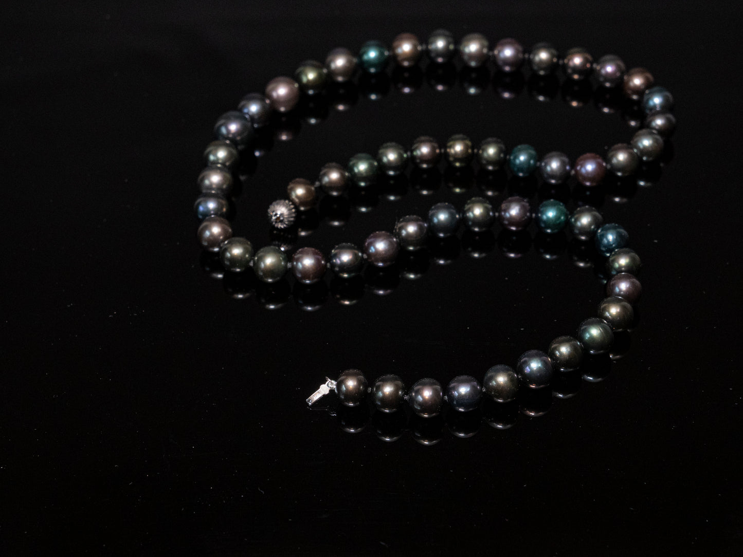 24" Tahitian Black-Green-Blue Pearl Necklace | AAAAA Grade | 14K Clasp [cnT063]