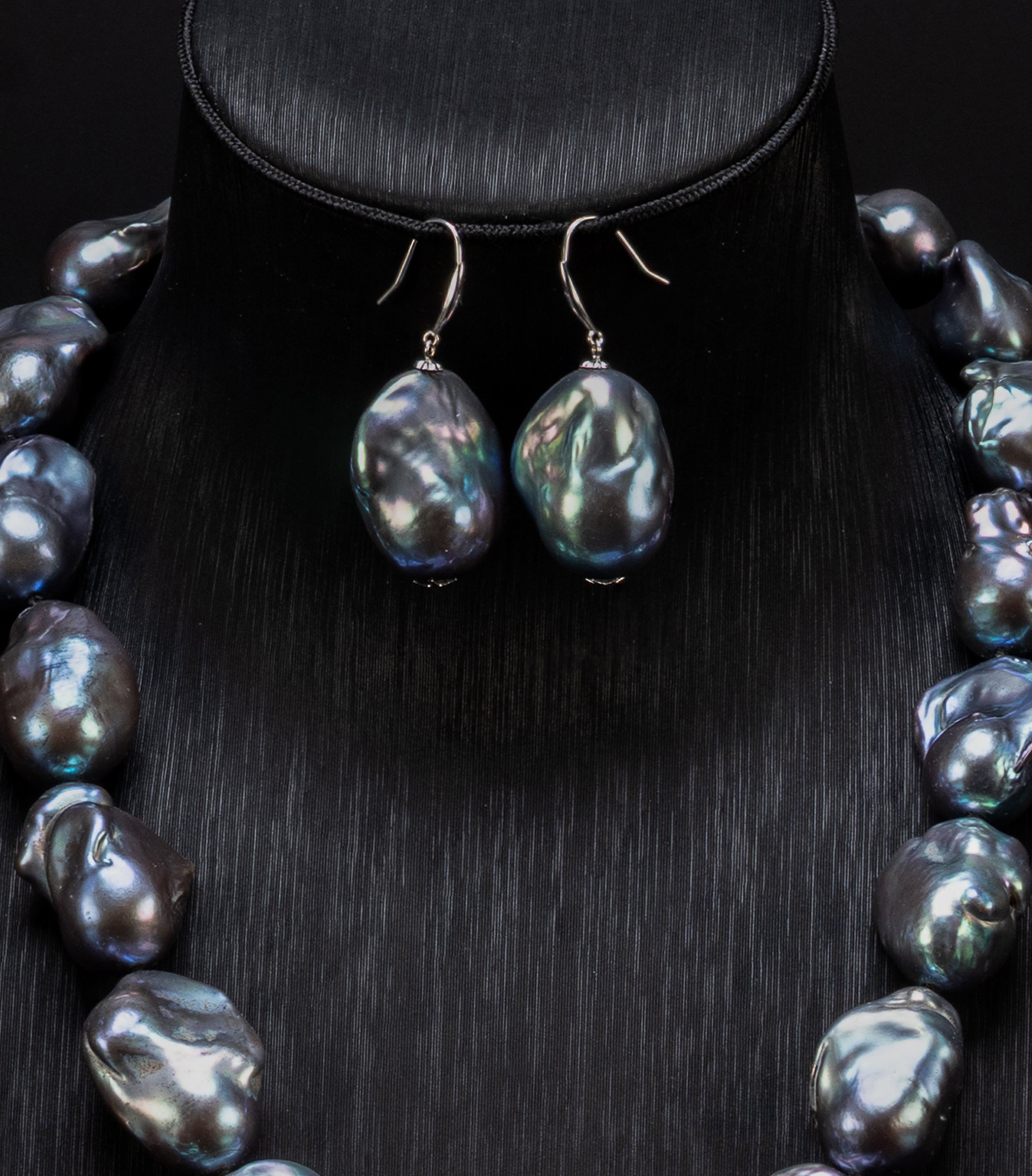 Mareva II Black-Iridescent Baroque Tahitian Pearl Drop Earring [edT026]