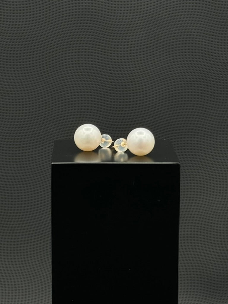 Cultured, South Sea, pearl earrings, exhibited on black box, white, stud style, sound reflection, 11mm, 18k white gold.