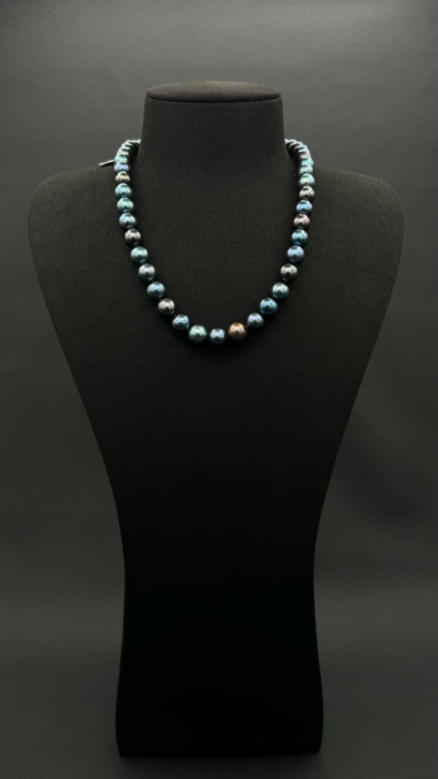 18" Tahitian Black-Green-Blue Pearl Necklace | AAAAA Excellent Grade | 14K White Gold