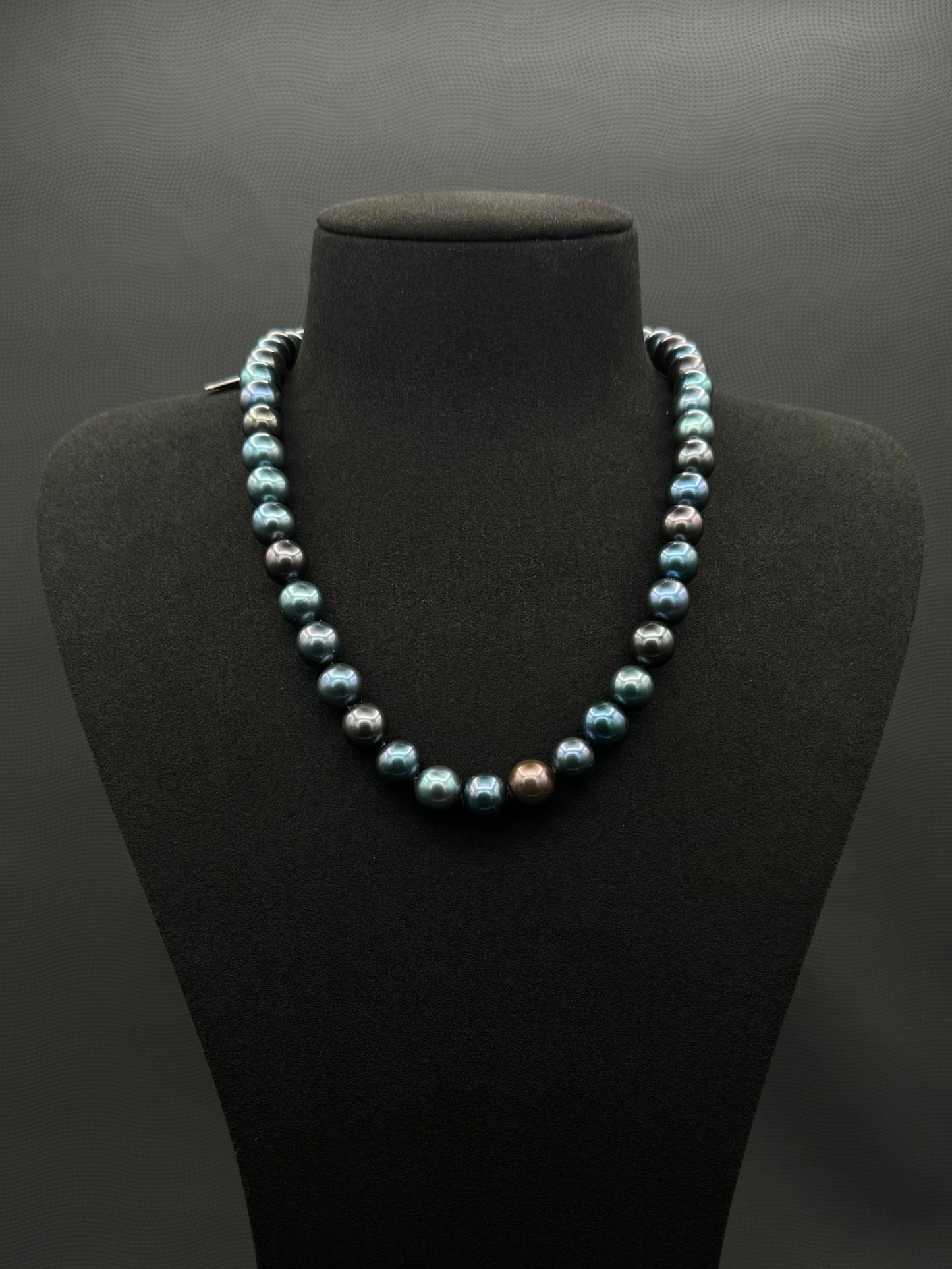 18" Tahitian Black-Green-Blue Pearl Necklace | AAAAA Excellent Grade | 14K White Gold