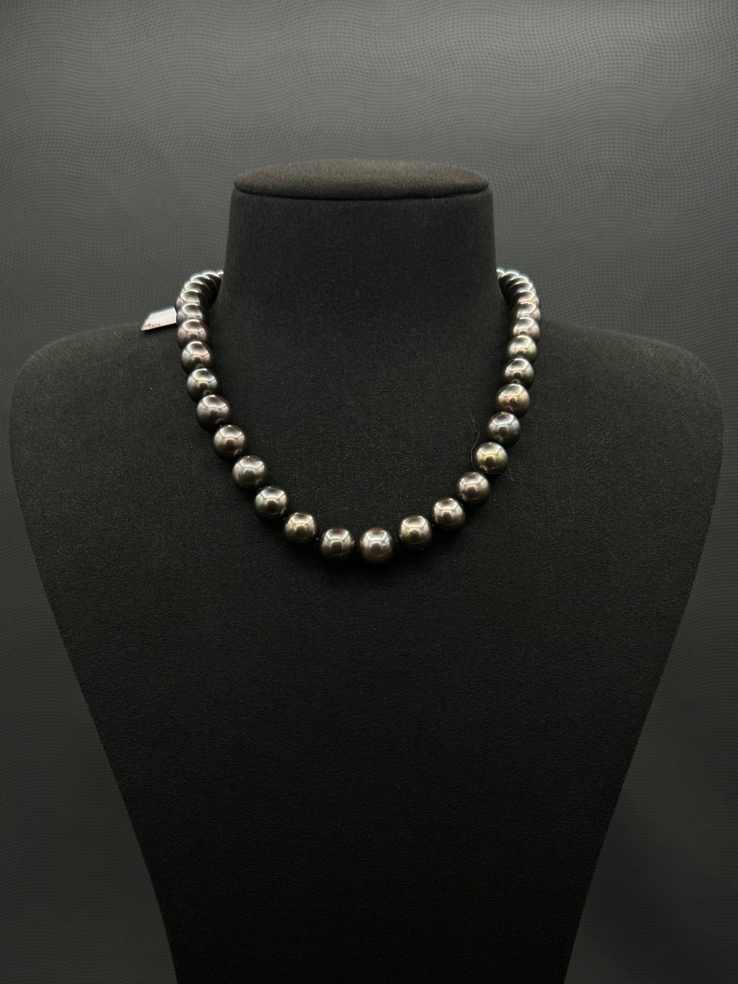 16" Tahitian Black Pearl Necklace | AAAAA Excellent Grade | 14K Gold